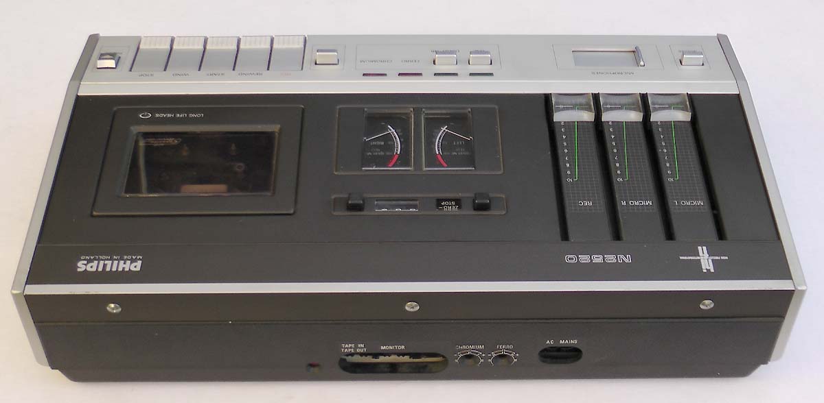 Philips N2520 hifi stereo cassette recorder jaren 70